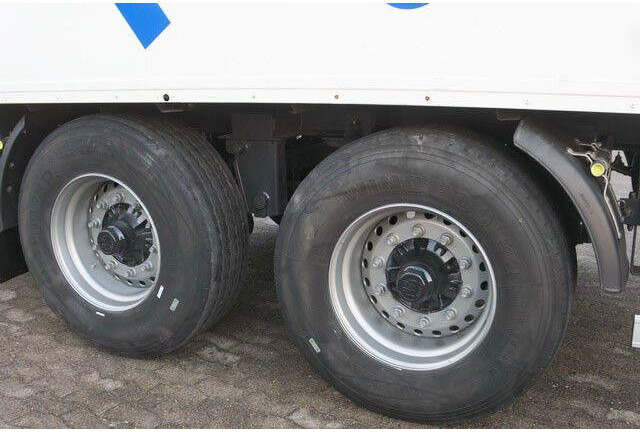 Sommer 2-Achser, elektr. Rolltor, BPW, 11.000mm lang - Semireboque furgão: foto 4 Sommer 2-Achser, elektr. Rolltor, BPW, 11.000mm lang - Semireboque furgão: foto 4
