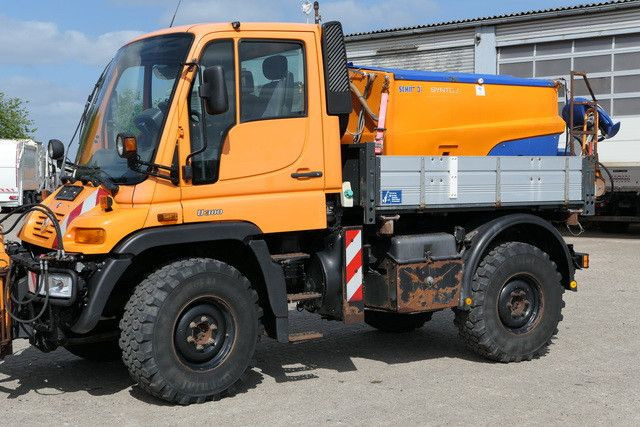 Unimog U 300 4x4, Schmidt, Streuer, Schild, Klima,27tkm - Veículo comercial: foto 2 Unimog U 300 4x4, Schmidt, Streuer, Schild, Klima,27tkm - Veículo comercial: foto 2