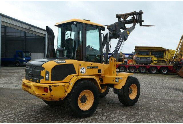 Volvo L30G, 4+1 Schaufel, Palettengabel, Hydr. S.W.S. - Carregadeira de rodas: foto 3 Volvo L30G, 4+1 Schaufel, Palettengabel, Hydr. S.W.S. - Carregadeira de rodas: foto 3