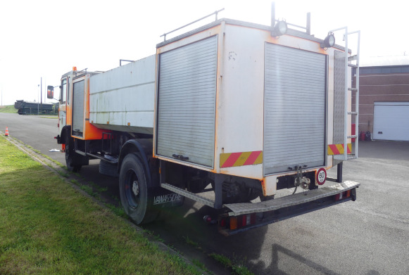 Camion de pompier MAN 12F (1984-285.497 km) - Carro de bombeiro: foto 4 Camion de pompier MAN 12F (1984-285.497 km) - Carro de bombeiro: foto 4