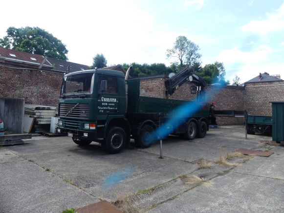 Camion plateau ridelle avec grue auxiliaire Volvo F12 (1994-64.040 km-VIN:YV2H5A7G6RA225775) - Camião de caixa aberta/ Plataforma, Caminhão grua: foto 1 Camion plateau ridelle avec grue auxiliaire Volvo F12 (1994-64.040 km-VIN:YV2H5A7G6RA225775) - Camião de caixa aberta/ Plataforma, Caminhão grua: foto 1