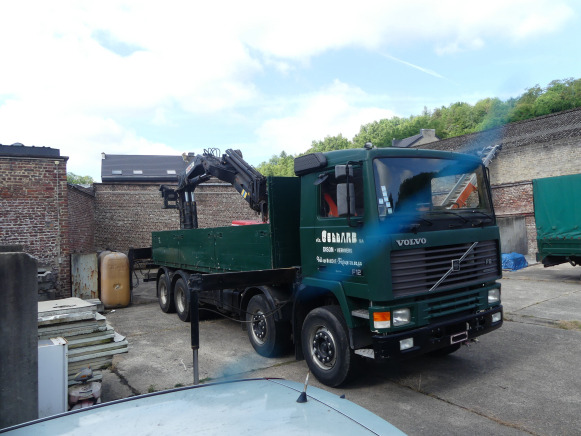 Camion plateau ridelle avec grue auxiliaire Volvo F12 (1994-64.040 km-VIN:YV2H5A7G6RA225775) - Camião de caixa aberta/ Plataforma, Caminhão grua: foto 2 Camion plateau ridelle avec grue auxiliaire Volvo F12 (1994-64.040 km-VIN:YV2H5A7G6RA225775) - Camião de caixa aberta/ Plataforma, Caminhão grua: foto 2