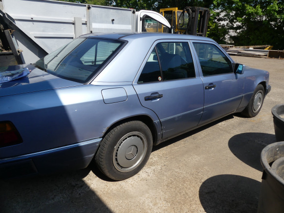 Mercedes-Benz 230 de collection (1996-194.552 km) - Automóvel: foto 4 Mercedes-Benz 230 de collection (1996-194.552 km) - Automóvel: foto 4