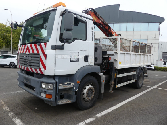 REF:10231 - Camion benne avec grue MAN TGM 18.240(VIN: WMAN08ZZ89Y231476) - Caminhão basculante, Caminhão grua: foto 1 REF:10231 - Camion benne avec grue MAN TGM 18.240(VIN: WMAN08ZZ89Y231476) - Caminhão basculante, Caminhão grua: foto 1