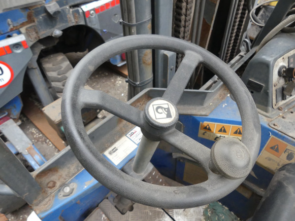 REF:6925 - Chariot élévateur Moffet M4 25.3 - Empilhadeira montada em caminhão: foto 4 REF:6925 - Chariot élévateur Moffet M4 25.3 - Empilhadeira montada em caminhão: foto 4