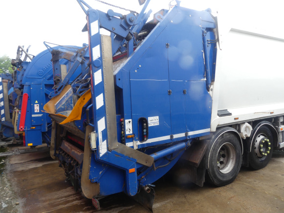 REF:BZ-DF-46 - Camion poubelle DAF FAG CF75 (2011-333.637 km) - Caminhão de lixo: foto 3 REF:BZ-DF-46 - Camion poubelle DAF FAG CF75 (2011-333.637 km) - Caminhão de lixo: foto 3