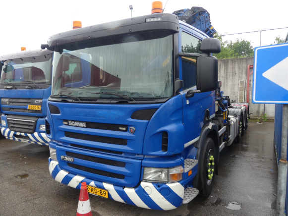 REF:BZ-RD-89 - Camion porte container avec grue Scania P360 B 8X2/*6 (2011-759.907 km) - Caminhão transportador de contêineres/ Caixa móvel: foto 1 REF:BZ-RD-89 - Camion porte container avec grue Scania P360 B 8X2/*6 (2011-759.907 km) - Caminhão transportador de contêineres/ Caixa móvel: foto 1