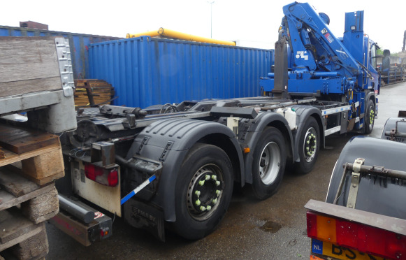 REF:BZ-RD-89 - Camion porte container avec grue Scania P360 B 8X2/*6 (2011-759.907 km) - Caminhão transportador de contêineres/ Caixa móvel: foto 3 REF:BZ-RD-89 - Camion porte container avec grue Scania P360 B 8X2/*6 (2011-759.907 km) - Caminhão transportador de contêineres/ Caixa móvel: foto 3