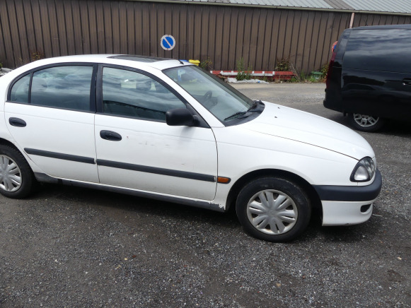 REF:DBB024 - Voiture Toyota Avensis (1998-172.549 km) - Automóvel: foto 3 REF:DBB024 - Voiture Toyota Avensis (1998-172.549 km) - Automóvel: foto 3