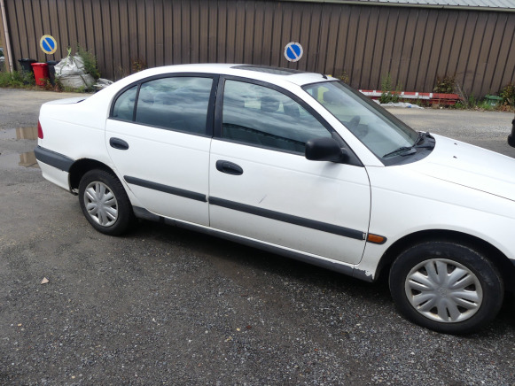 REF:DBB024 - Voiture Toyota Avensis (1998-172.549 km) - Automóvel: foto 4 REF:DBB024 - Voiture Toyota Avensis (1998-172.549 km) - Automóvel: foto 4