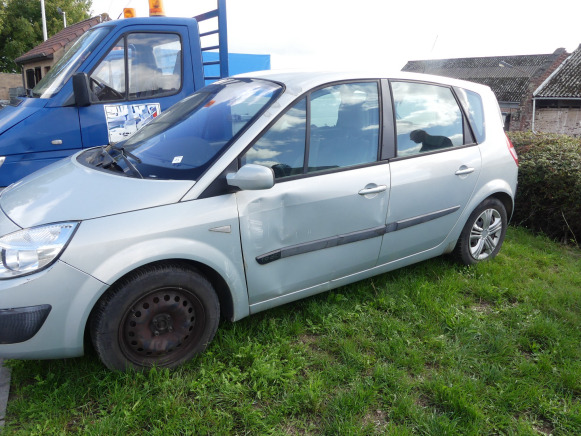 Voiture Renault Scenic 1.9 DCI - Automóvel: foto 2 Voiture Renault Scenic 1.9 DCI - Automóvel: foto 2
