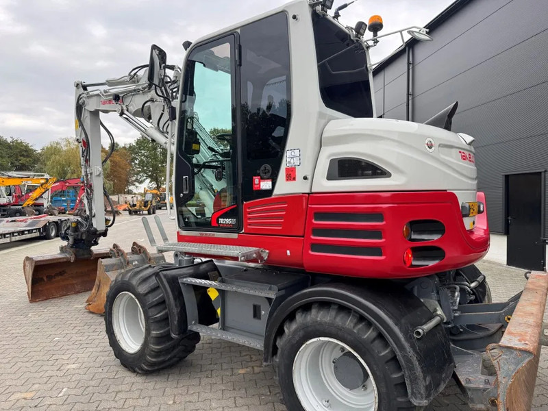 Takeuchi TB29W 2022 3700 uur ! DKS - Escavadeira de rodas: foto 4 Takeuchi TB29W 2022 3700 uur ! DKS - Escavadeira de rodas: foto 4