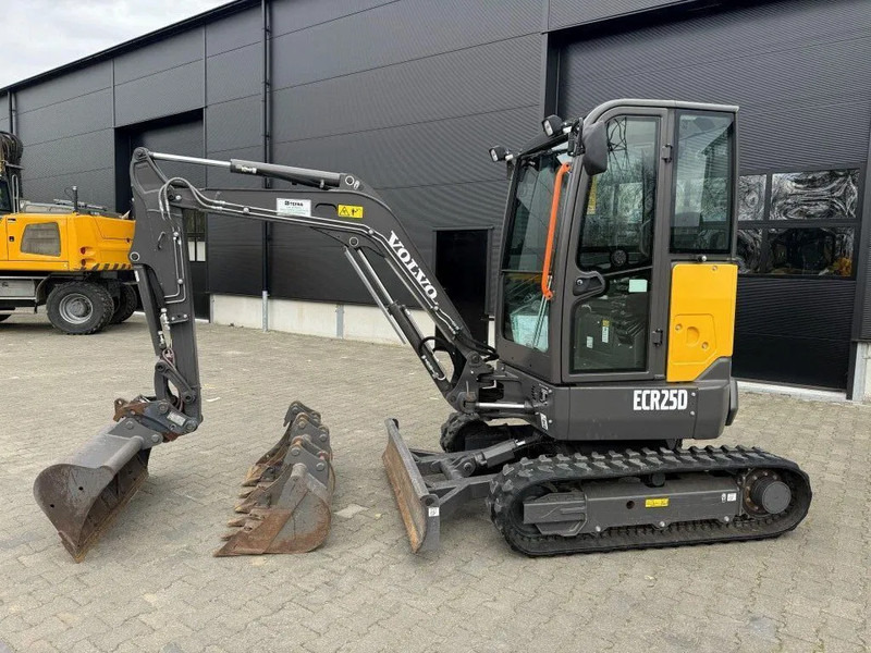 Volvo ECR25D - Mini escavadeira: foto 1 Volvo ECR25D - Mini escavadeira: foto 1