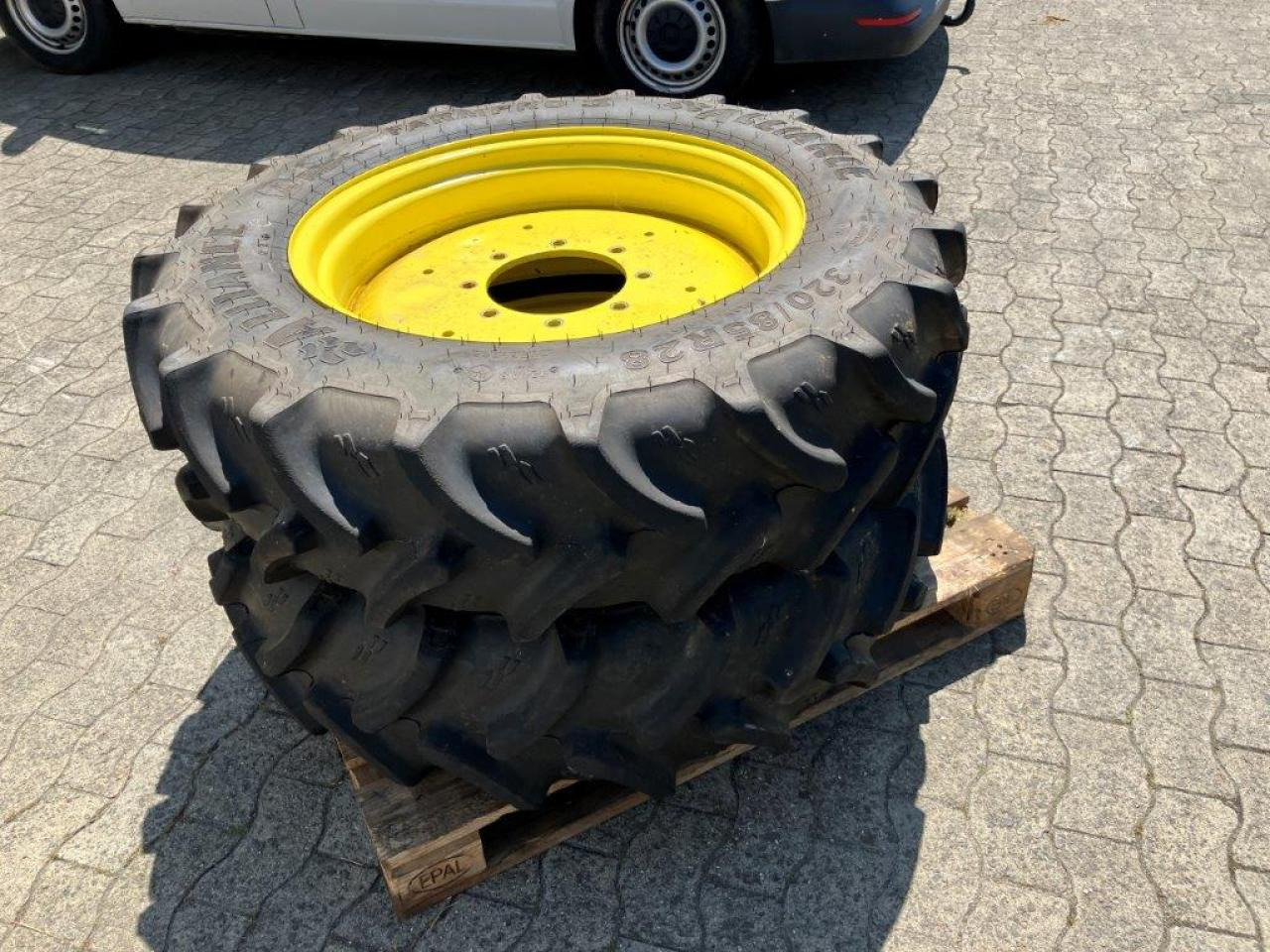 Alliance 320/85R28 - Pneu de Máquina agrícola: foto 2 Alliance 320/85R28 - Pneu de Máquina agrícola: foto 2
