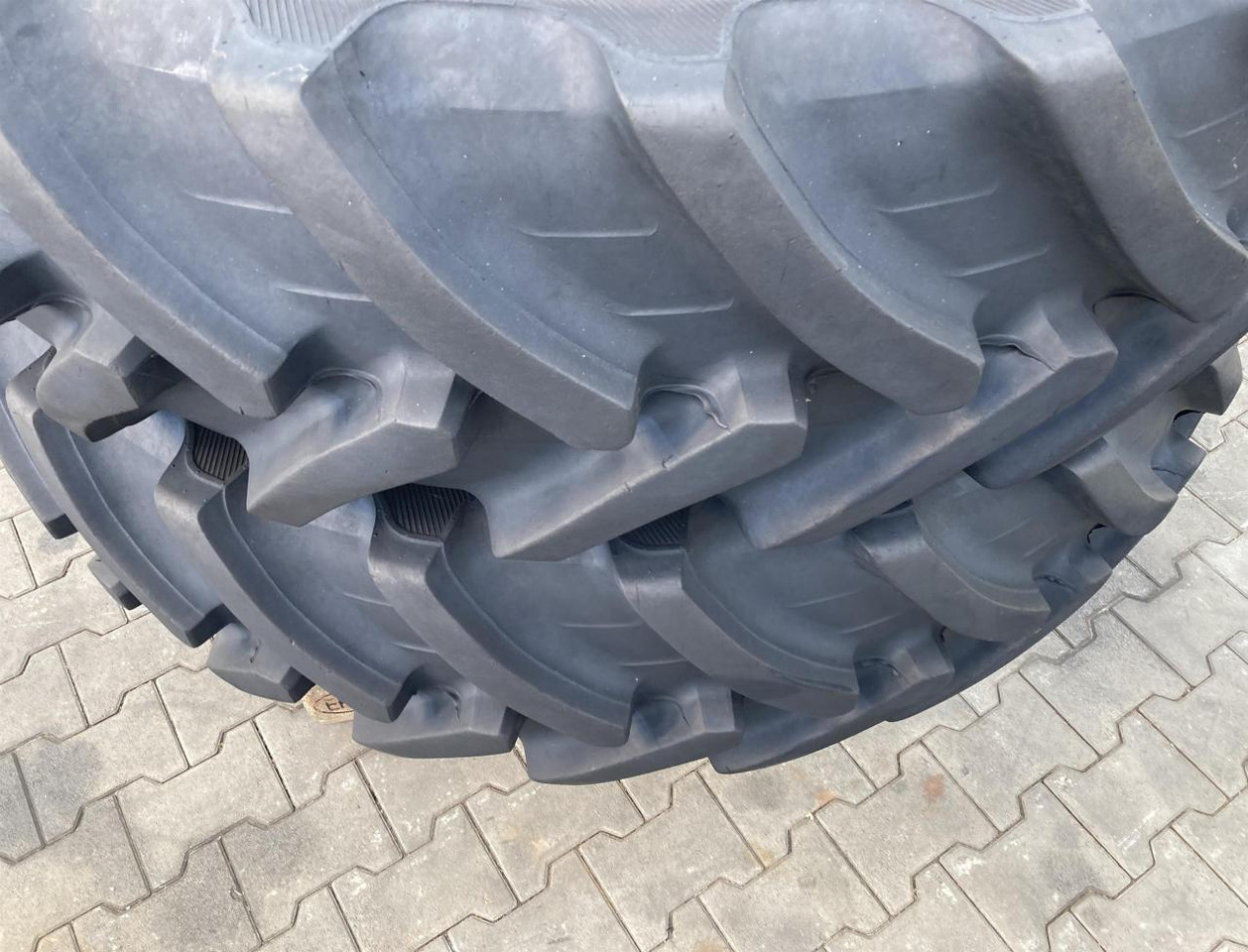 Alliance 380/85R34 - Pneu de Máquina agrícola: foto 2 Alliance 380/85R34 - Pneu de Máquina agrícola: foto 2