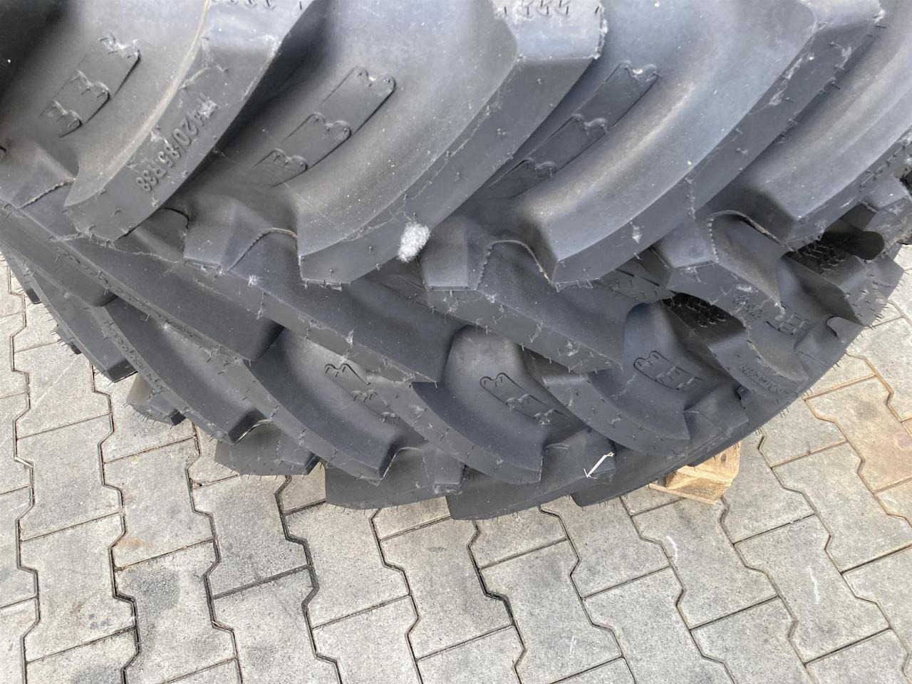 BKT 420/85R38 - Pneu de Máquina agrícola: foto 2 BKT 420/85R38 - Pneu de Máquina agrícola: foto 2