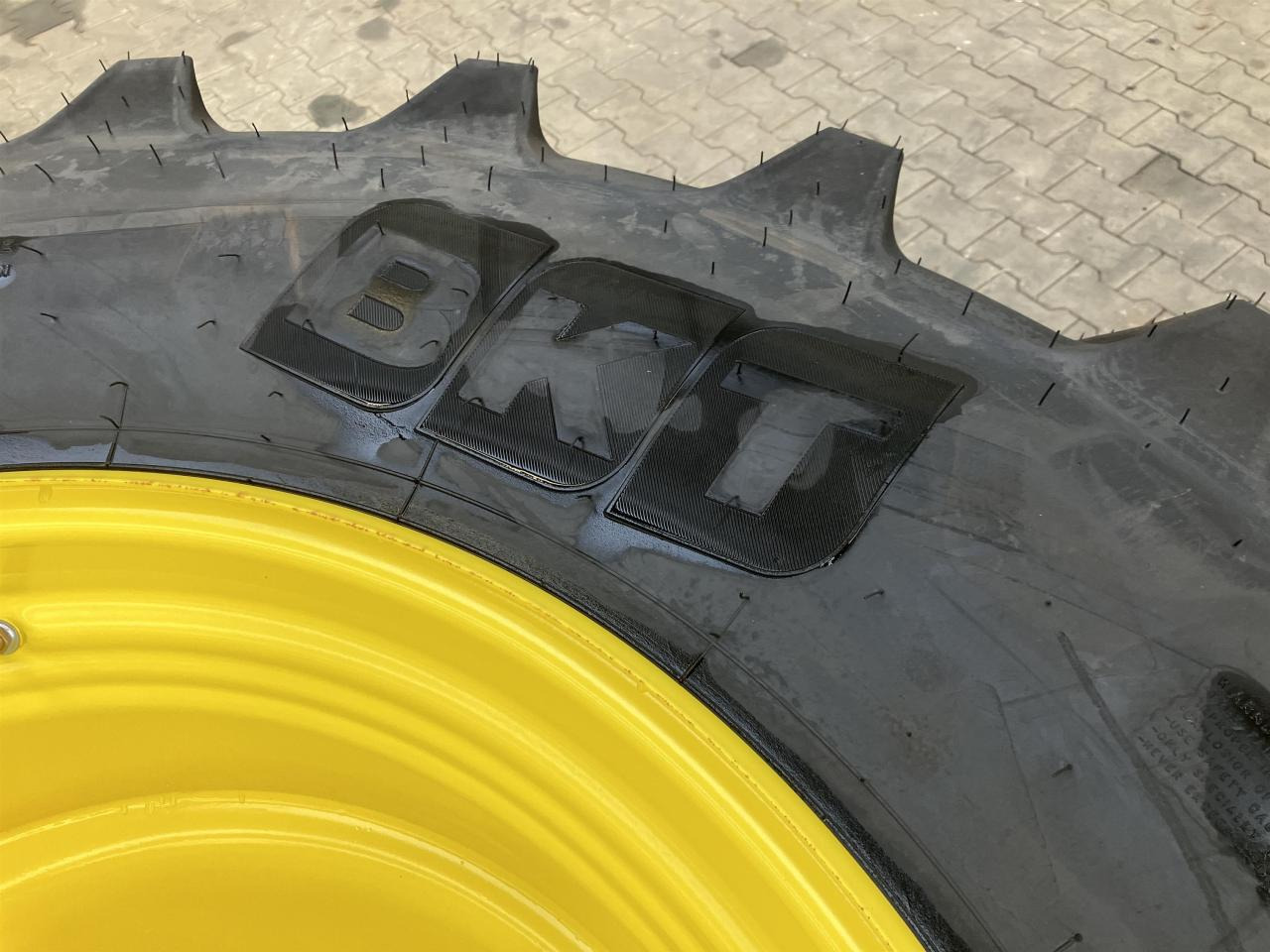 BKT 520/85R38 - Pneu de Máquina agrícola: foto 3 BKT 520/85R38 - Pneu de Máquina agrícola: foto 3