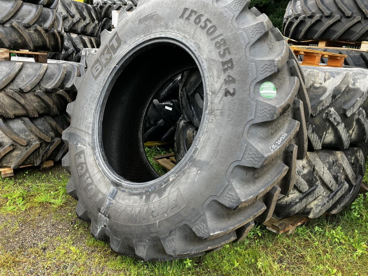 BKT 650/85R42 IF - Pneu de Máquina agrícola: foto 1 BKT 650/85R42 IF - Pneu de Máquina agrícola: foto 1