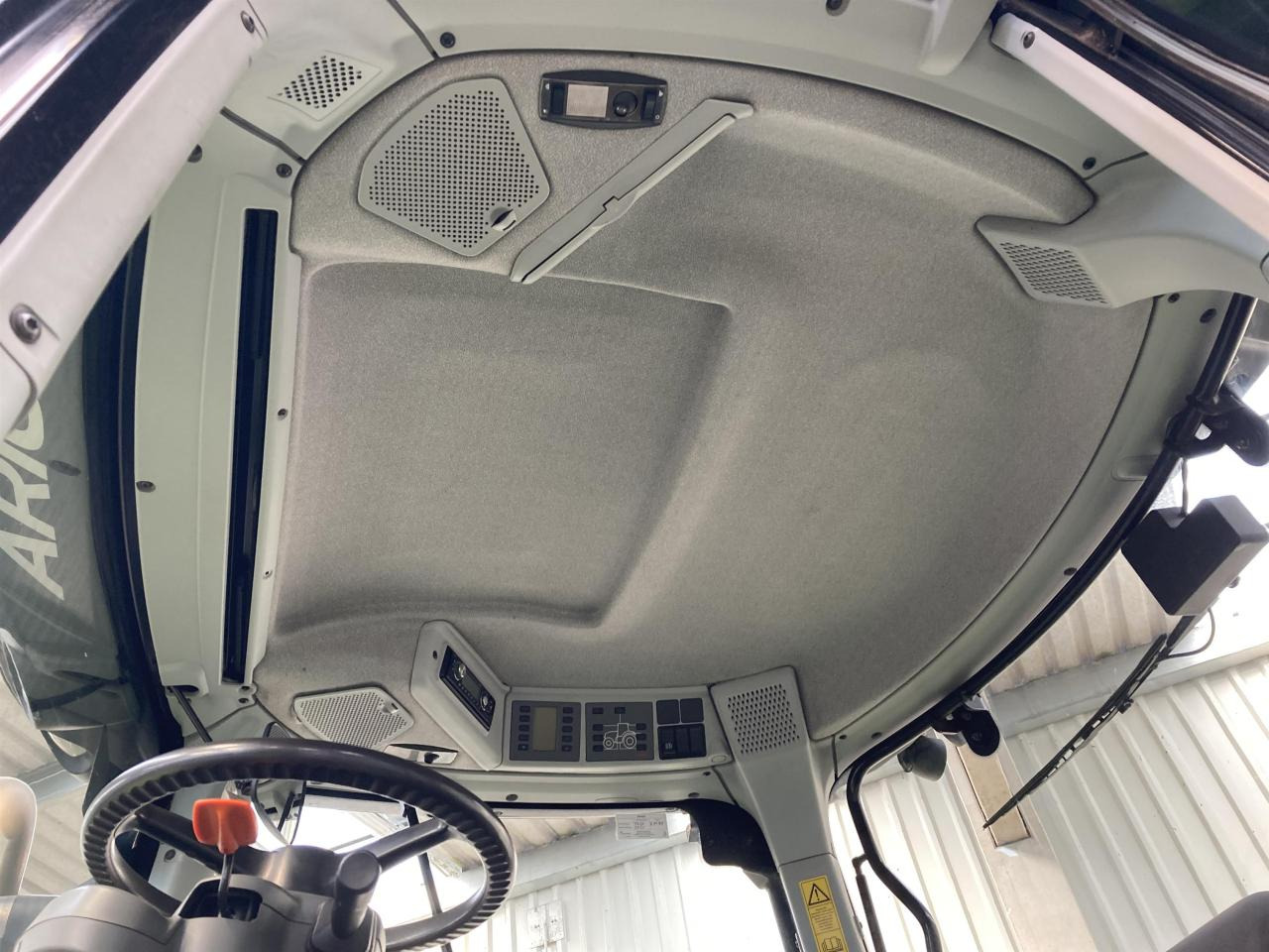 Trator CLAAS Arion 640: foto 9