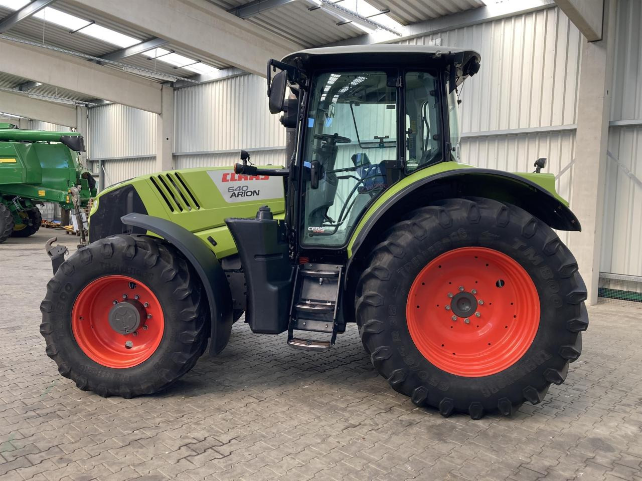 Trator CLAAS Arion 640: foto 8