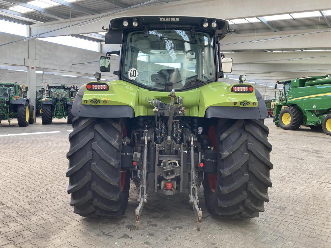 Trator CLAAS Arion 640: foto 6