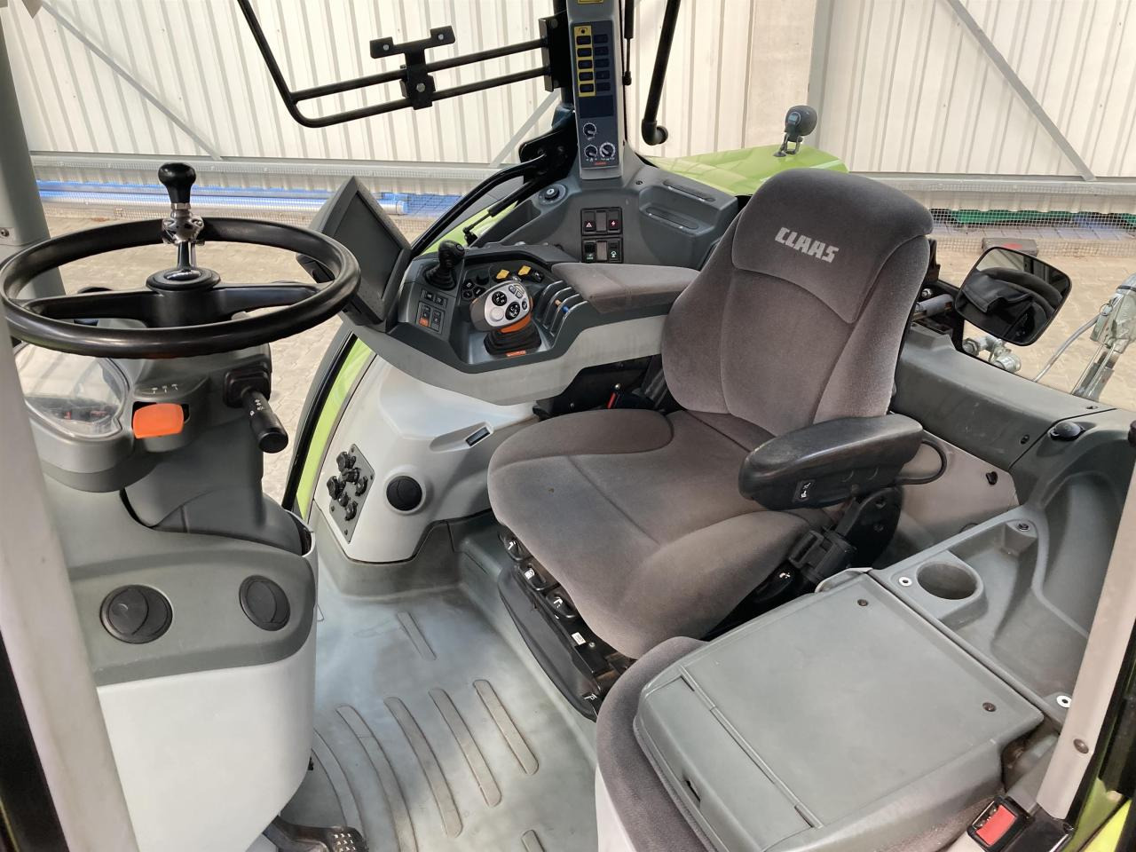 Trator CLAAS Arion 640: foto 10