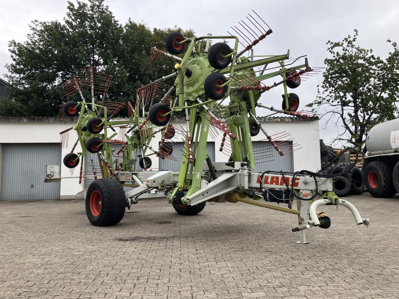CLAAS Liner 3000 - Ancinho enleirador: foto 1 CLAAS Liner 3000 - Ancinho enleirador: foto 1