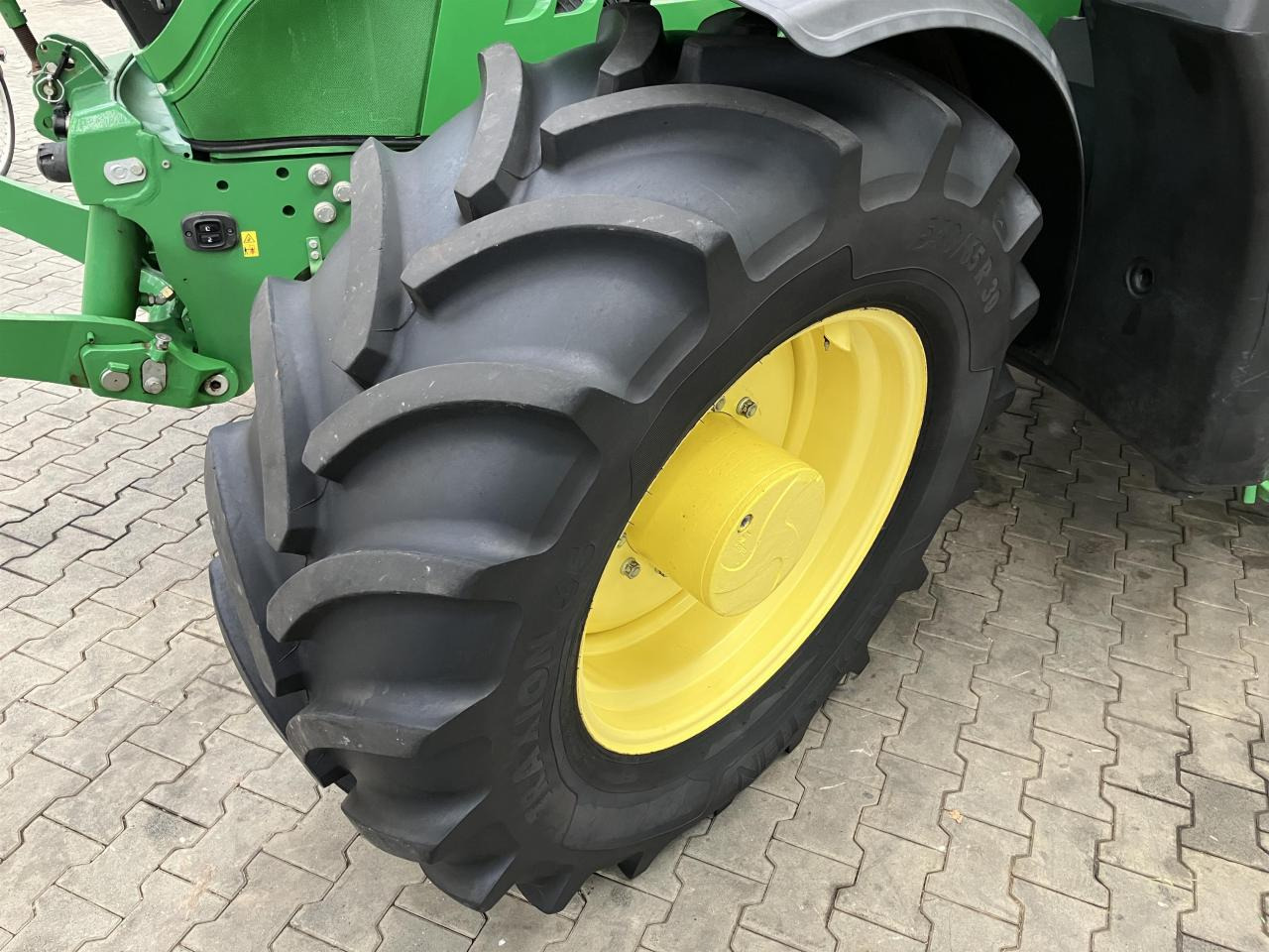 John Deere 6145R - Trator: foto 2 John Deere 6145R - Trator: foto 2