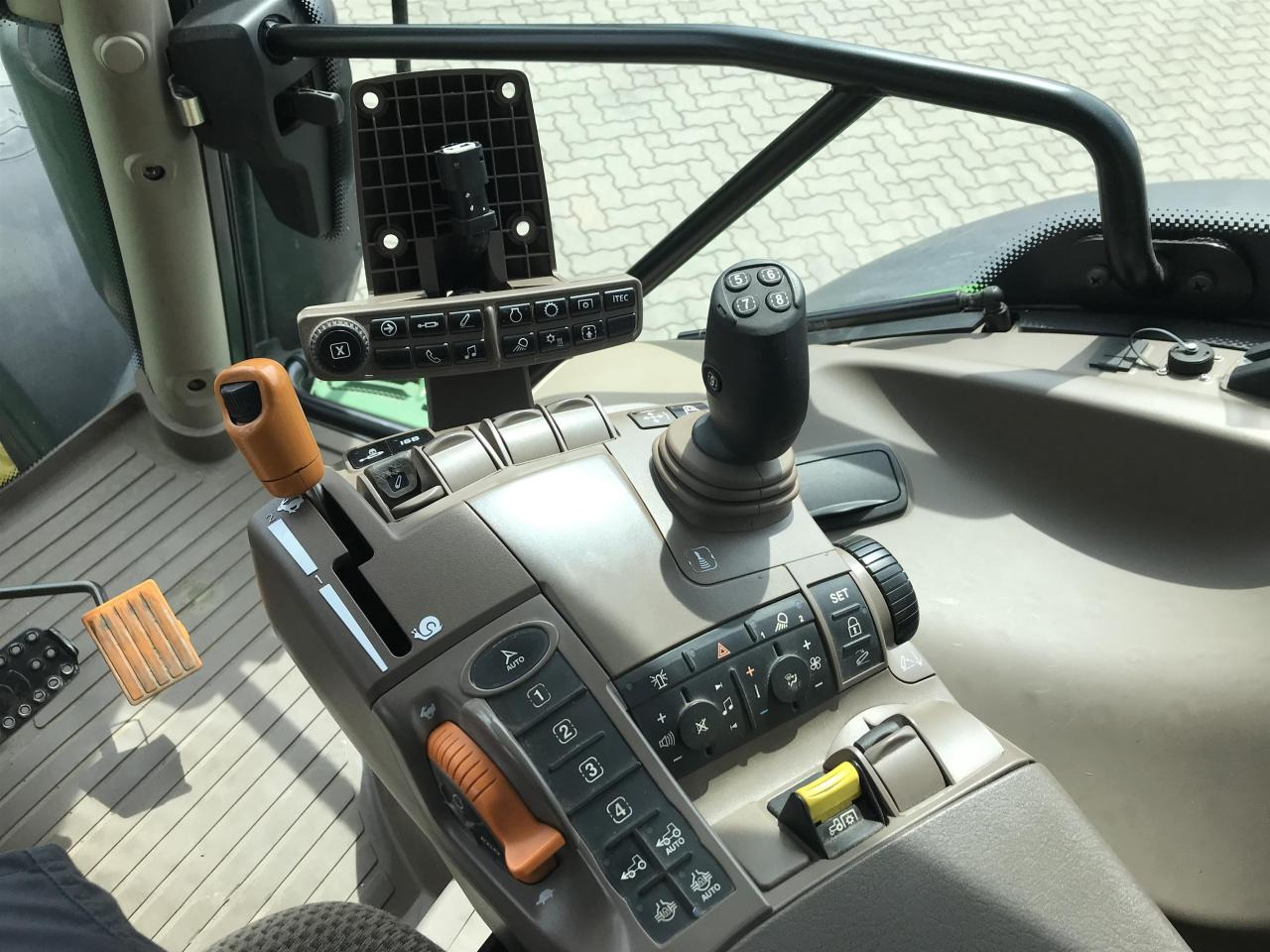 Trator John Deere 6195R: foto 7