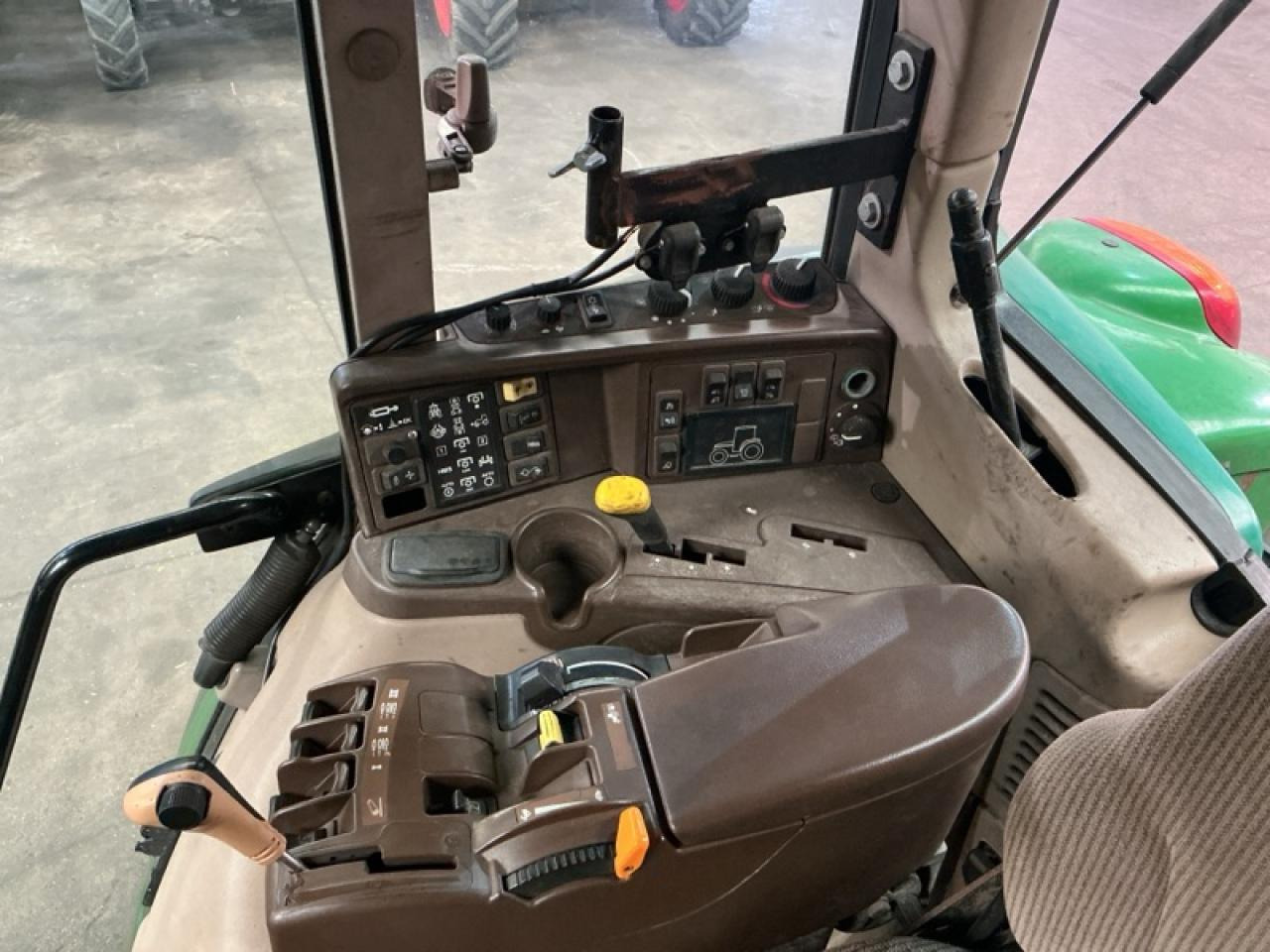 John Deere 6820 - Trator: foto 5 John Deere 6820 - Trator: foto 5