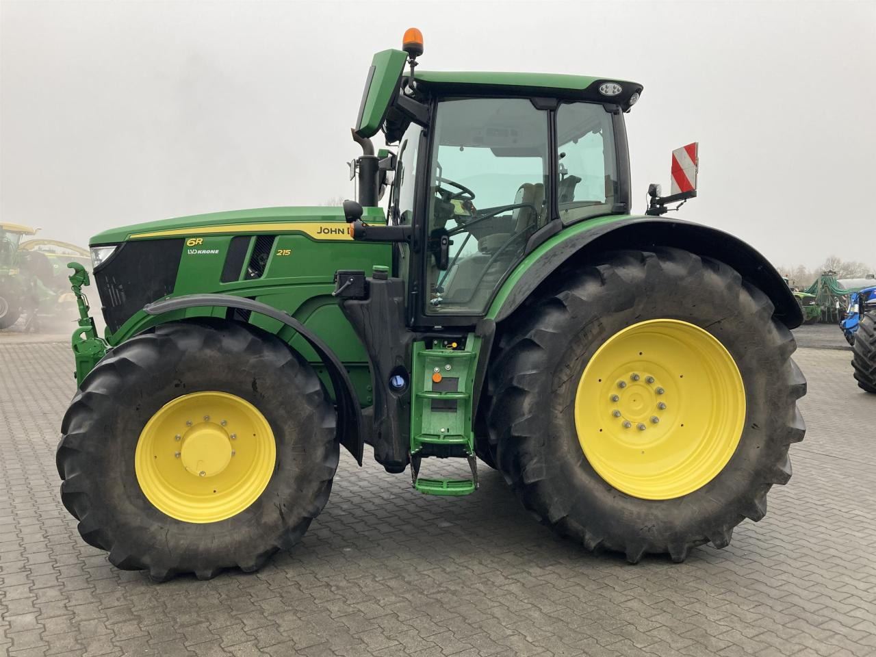 John Deere 6R 215 - Trator: foto 2 John Deere 6R 215 - Trator: foto 2
