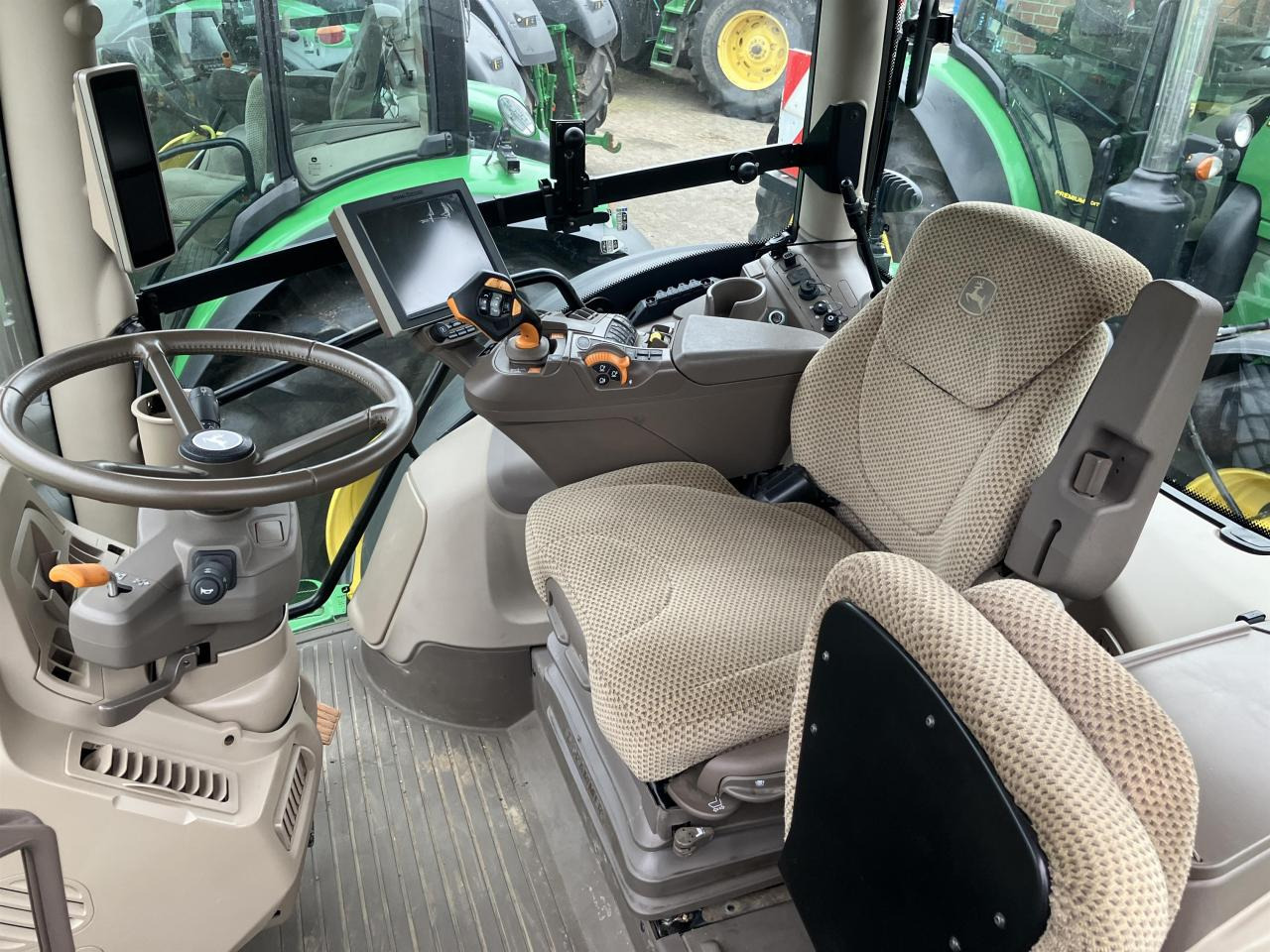 John Deere 6R 215 - Trator: foto 5 John Deere 6R 215 - Trator: foto 5
