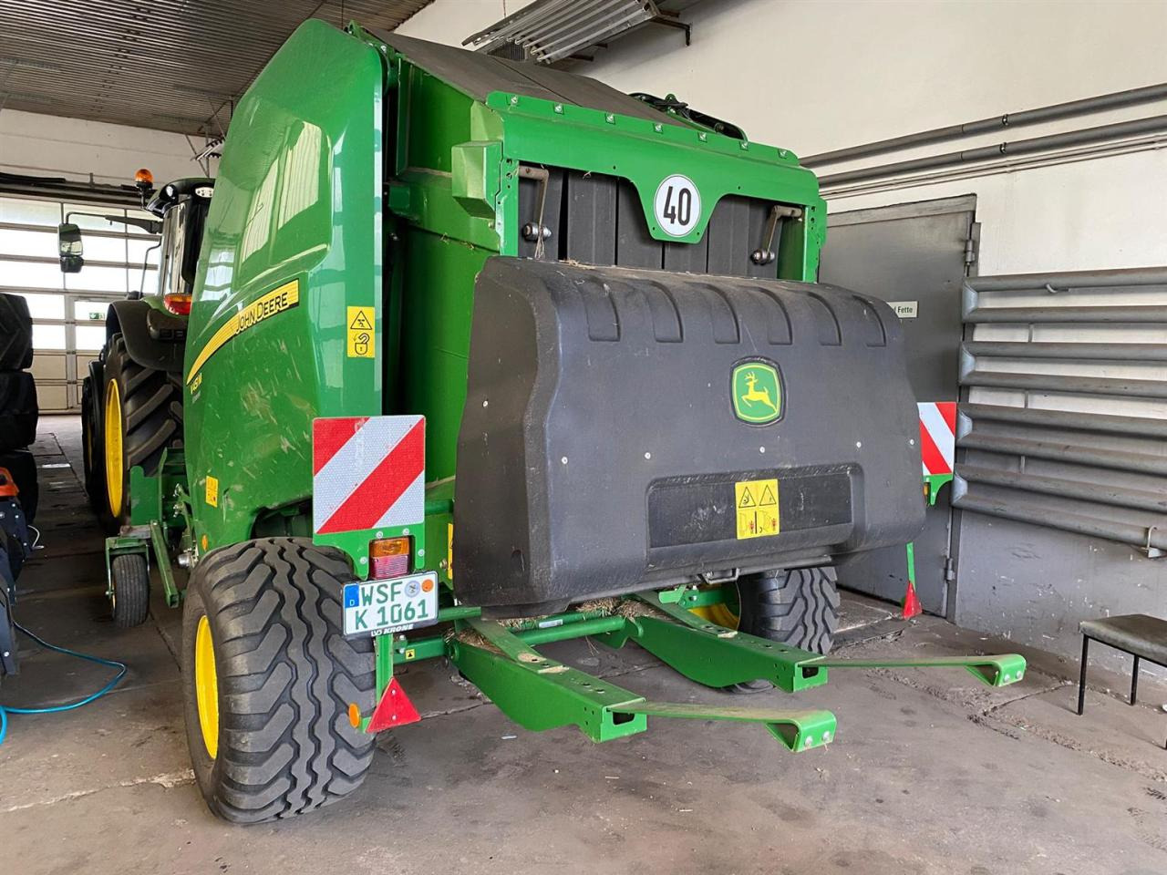 John Deere V451M MaxiCut 13 - Enfardadeira de fardos redondos: foto 4 John Deere V451M MaxiCut 13 - Enfardadeira de fardos redondos: foto 4