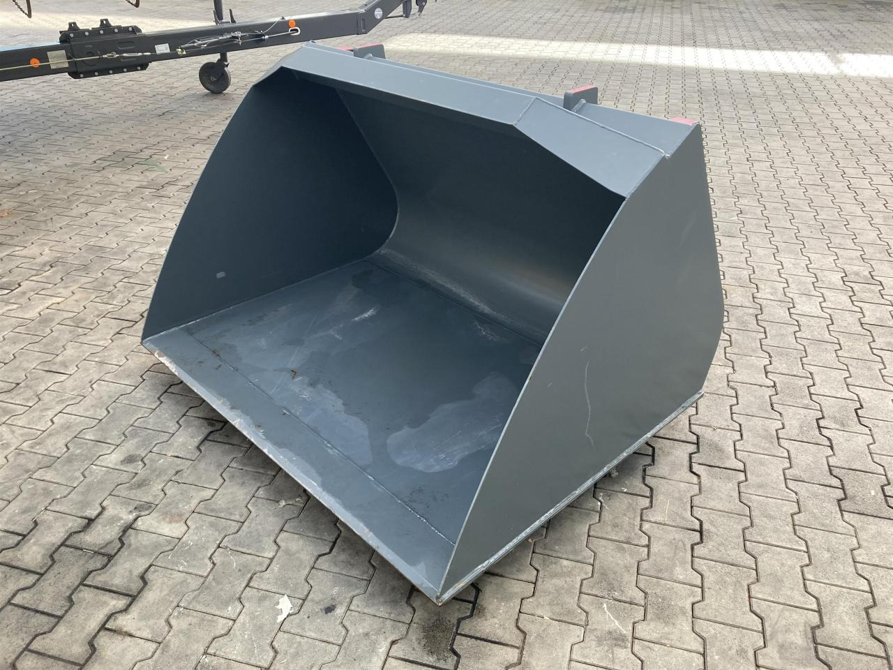 Kramer 1600 mm - Balde: foto 1 Kramer 1600 mm - Balde: foto 1