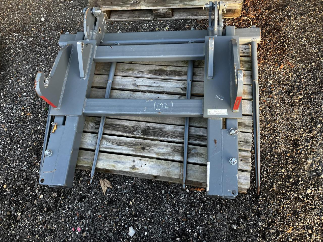 Kramer Ballenspieß klappbar EURO - Carregador frontal para o trator: foto 1 Kramer Ballenspieß klappbar EURO - Carregador frontal para o trator: foto 1