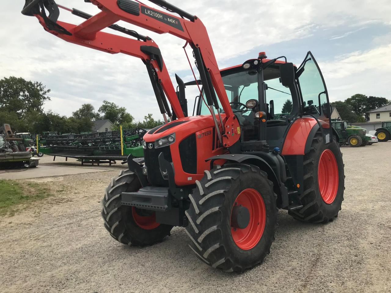 Kubota M7133 - Trator: foto 1 Kubota M7133 - Trator: foto 1