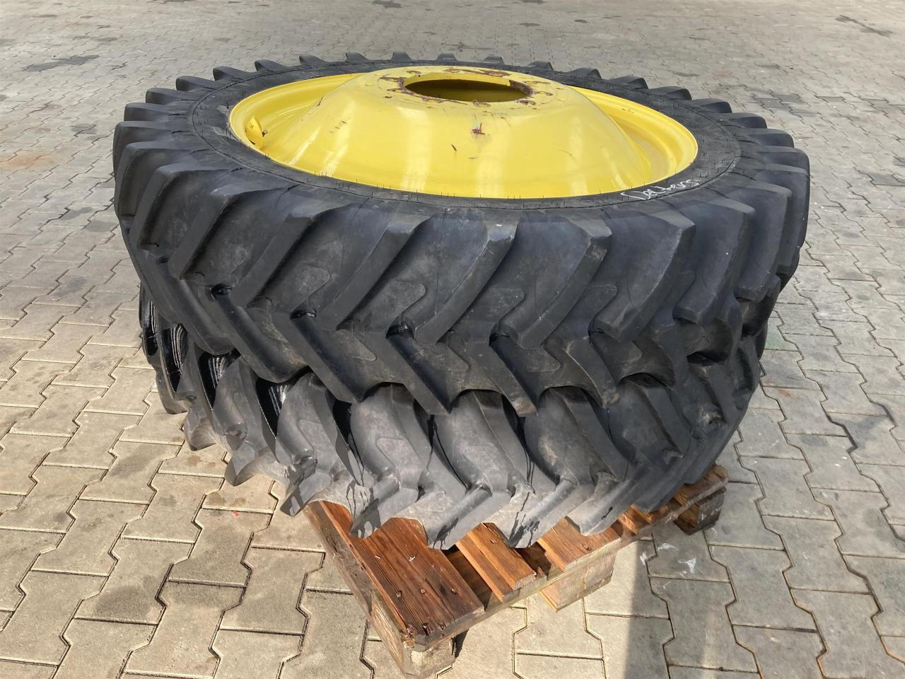 Michelin 320/85R38 - Pneu de Máquina agrícola: foto 1 Michelin 320/85R38 - Pneu de Máquina agrícola: foto 1