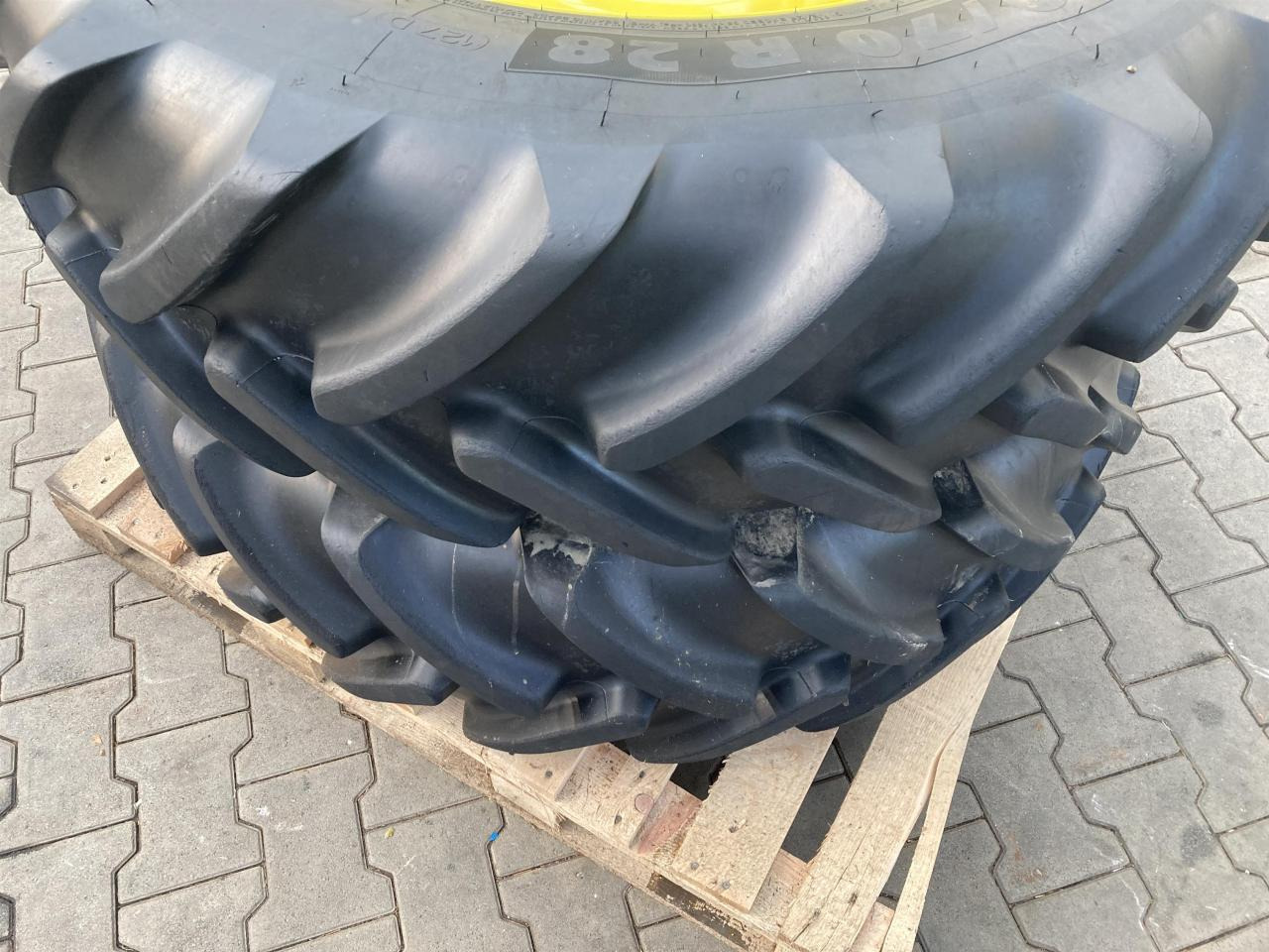 Michelin 380/70R28 - Pneu de Máquina agrícola: foto 3 Michelin 380/70R28 - Pneu de Máquina agrícola: foto 3