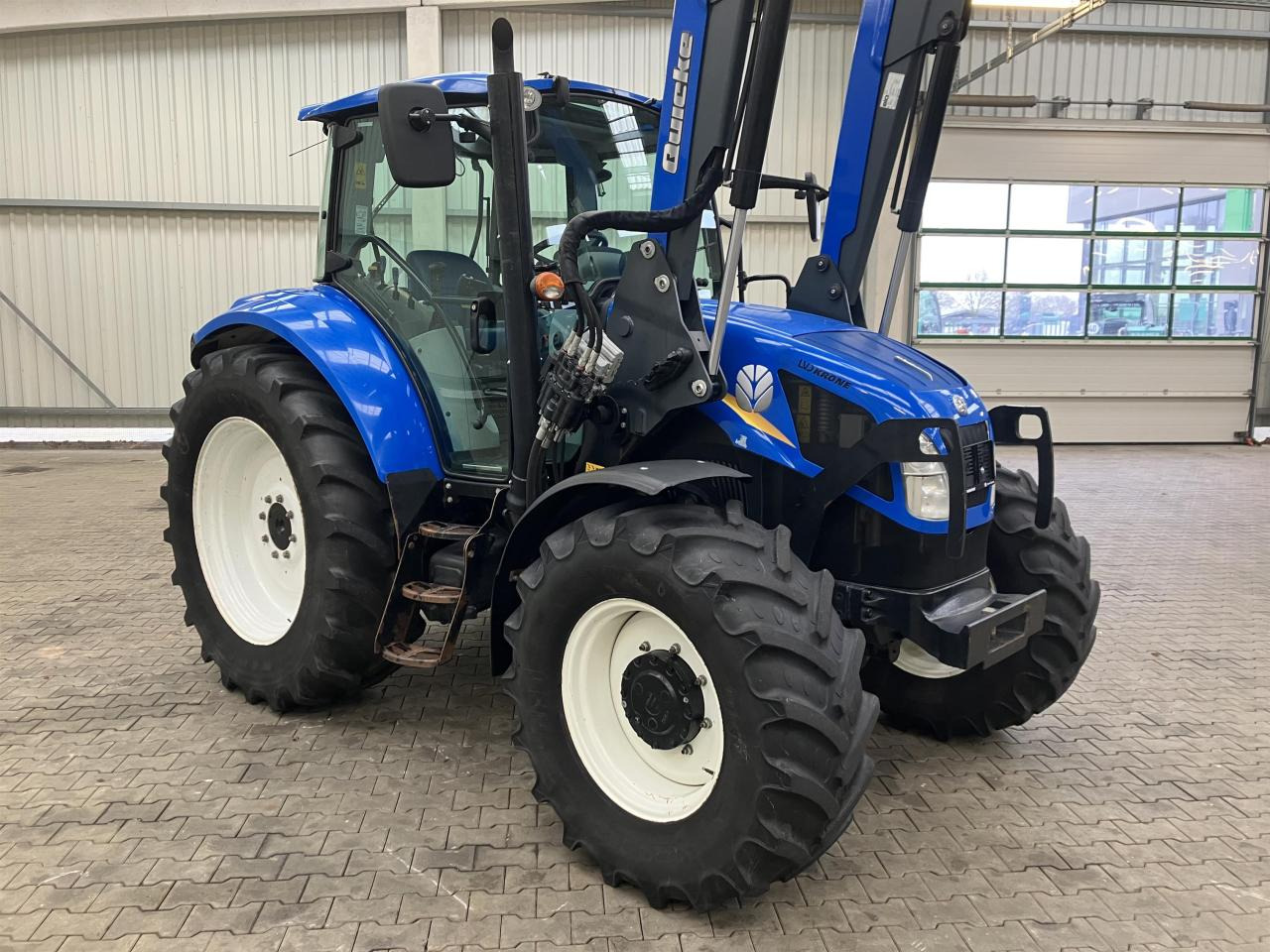 New Holland T 5.105 - Trator: foto 3 New Holland T 5.105 - Trator: foto 3