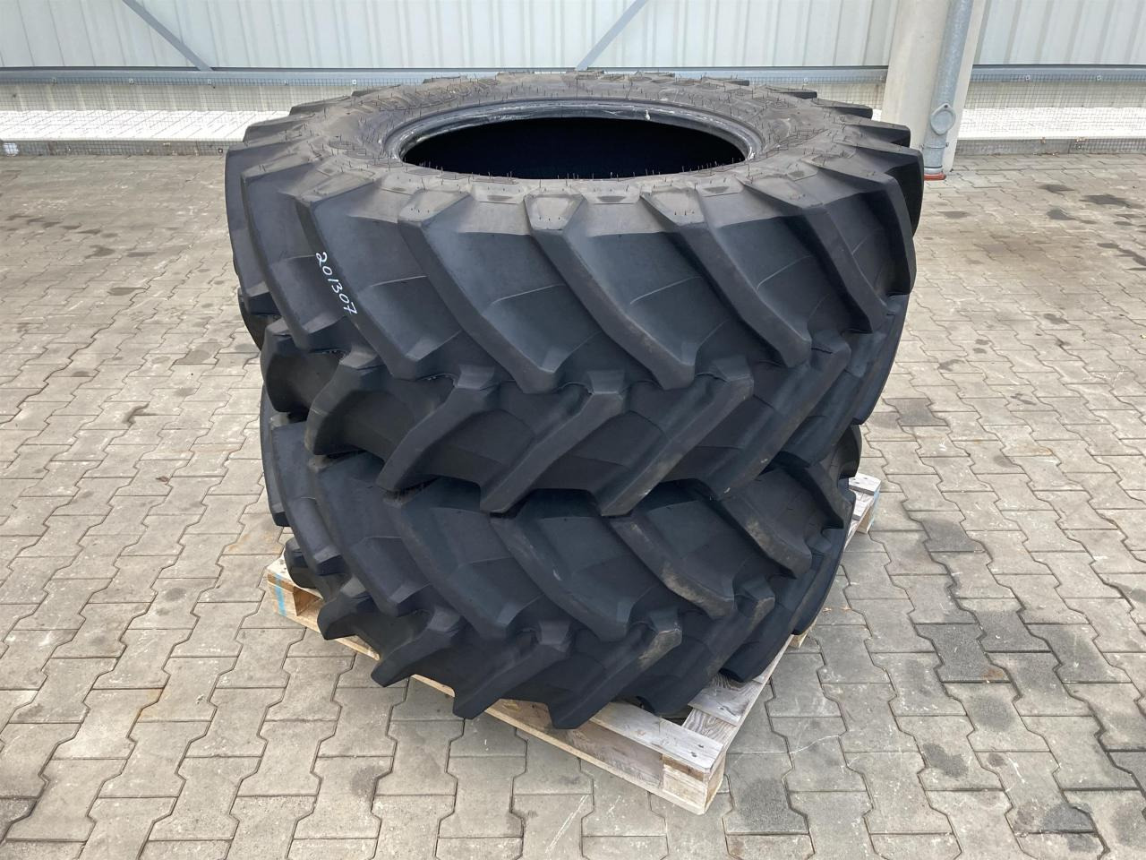 Trelleborg 540/65R28 - Pneu de Máquina agrícola: foto 1 Trelleborg 540/65R28 - Pneu de Máquina agrícola: foto 1