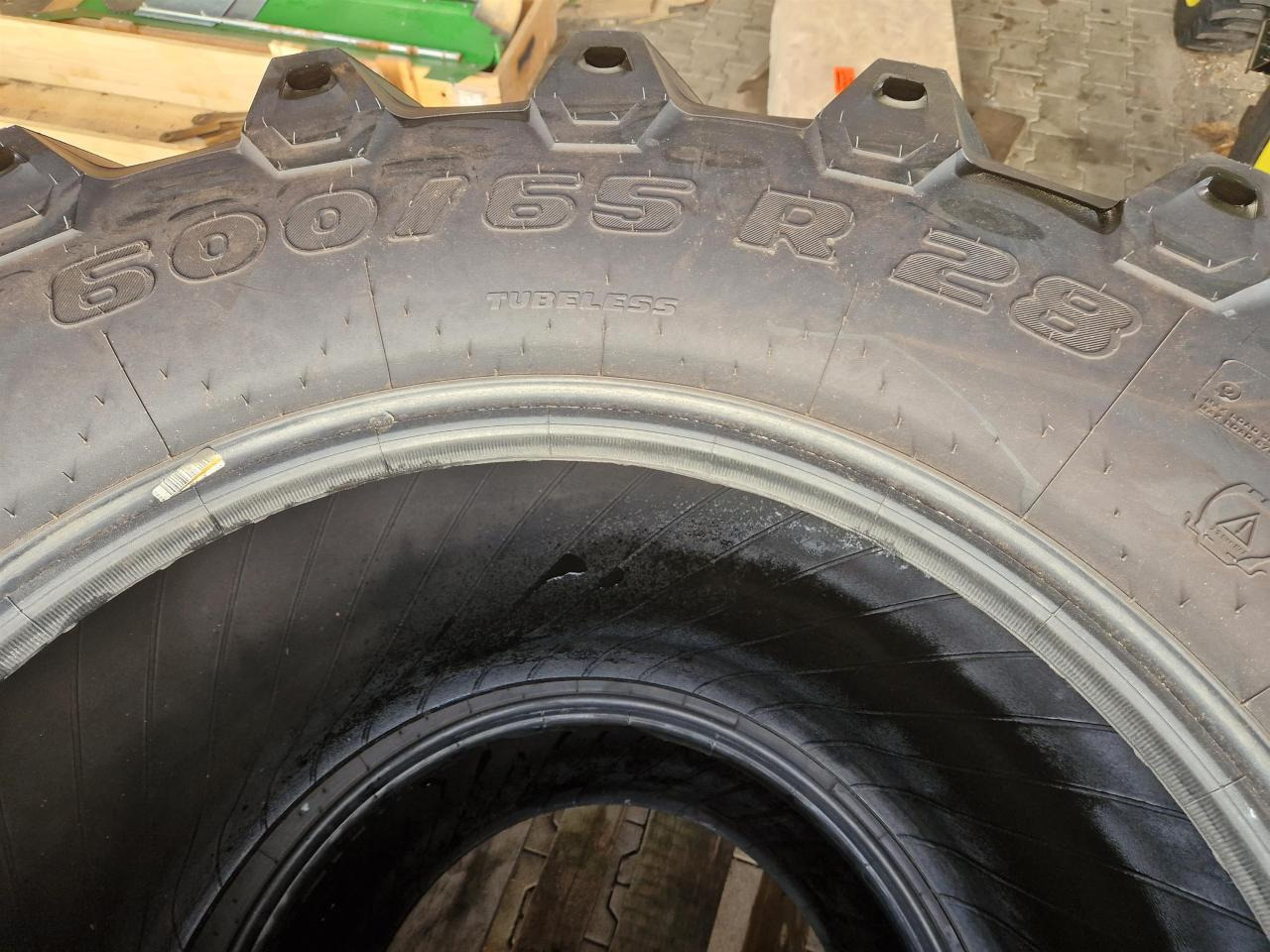 Trelleborg 600/65R28 - Pneu de Máquina agrícola: foto 2 Trelleborg 600/65R28 - Pneu de Máquina agrícola: foto 2
