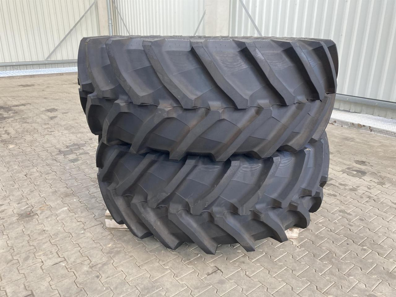 Trelleborg 710/70R42 - Pneu de Máquina agrícola: foto 1 Trelleborg 710/70R42 - Pneu de Máquina agrícola: foto 1