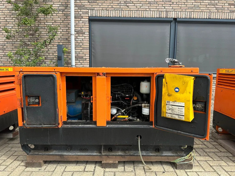 Atlas-Copco QAS 18 Yanmar Mecc Alte Spa 18 kVA Silent generatorset - Gerador elétrico: foto 4 Atlas-Copco QAS 18 Yanmar Mecc Alte Spa 18 kVA Silent generatorset - Gerador elétrico: foto 4
