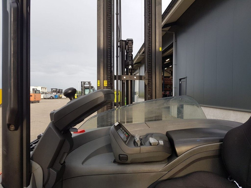 Empilhador retráctil BT RRE180H Toyota 1.8 ton Triplex Freelift Sideshift Elektra Reachtruck: foto 12 Empilhador retráctil BT RRE180H Toyota 1.8 ton Triplex Freelift Sideshift Elektra Reachtruck: foto 12