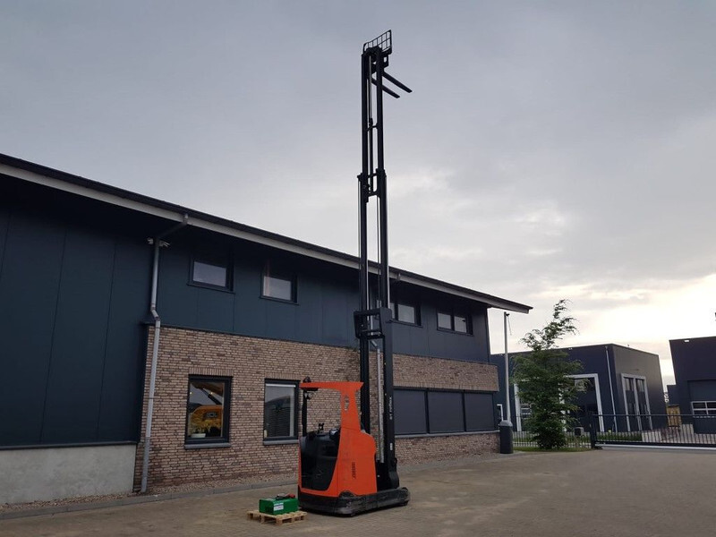 Empilhador retráctil BT RRE180H Toyota 1.8 ton Triplex Freelift Sideshift Elektra Reachtruck: foto 20 Empilhador retráctil BT RRE180H Toyota 1.8 ton Triplex Freelift Sideshift Elektra Reachtruck: foto 20