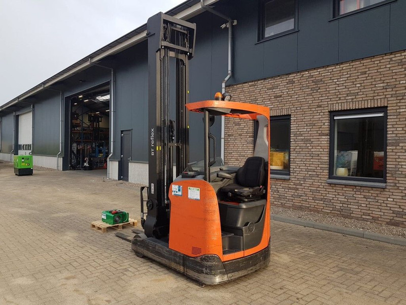 Empilhador retráctil BT RRE180H Toyota 1.8 ton Triplex Freelift Sideshift Elektra Reachtruck: foto 19 Empilhador retráctil BT RRE180H Toyota 1.8 ton Triplex Freelift Sideshift Elektra Reachtruck: foto 19