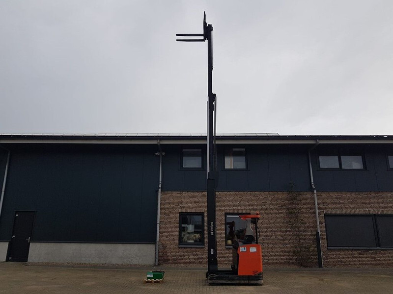 Empilhador retráctil BT RRE180H Toyota 1.8 ton Triplex Freelift Sideshift Elektra Reachtruck: foto 15 Empilhador retráctil BT RRE180H Toyota 1.8 ton Triplex Freelift Sideshift Elektra Reachtruck: foto 15