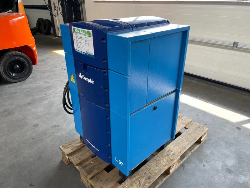 Compair L07 - 7,5A Schroefcompressor 750L/min als nieuw! - Compressor de ar: foto 3 Compair L07 - 7,5A Schroefcompressor 750L/min als nieuw! - Compressor de ar: foto 3