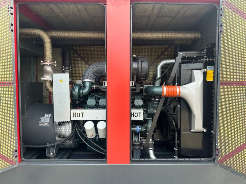 Gerador elétrico Doosan Mecc Alte Spa 680 kVA Silent generatorset as New Demo 2021 !: foto 6 Gerador elétrico Doosan Mecc Alte Spa 680 kVA Silent generatorset as New Demo 2021 !: foto 6