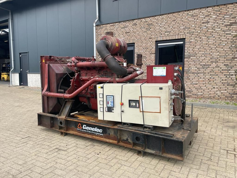 Iveco 8210 DRI 26 Marelli 300 kVA generatorset - Gerador elétrico: foto 4 Iveco 8210 DRI 26 Marelli 300 kVA generatorset - Gerador elétrico: foto 4